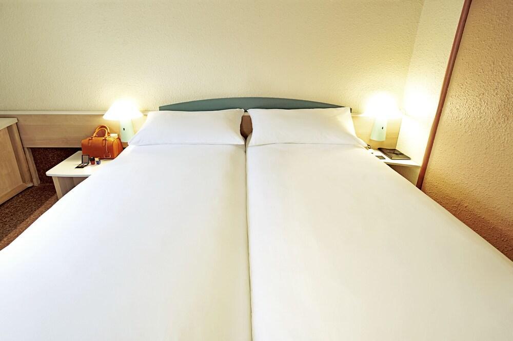 Hotel Ibis Браганса Экстерьер фото